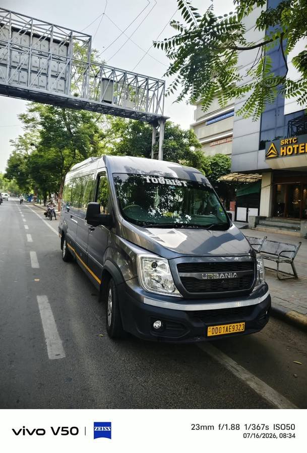 9 seater Force Urbania